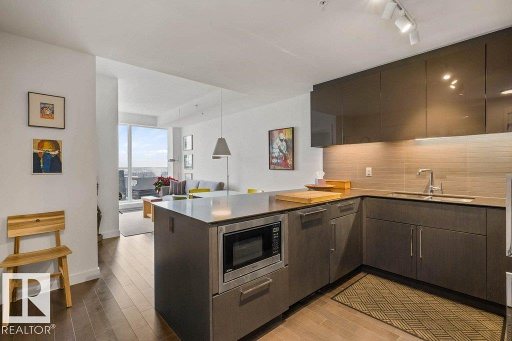 #3606 10360 102 ST NW