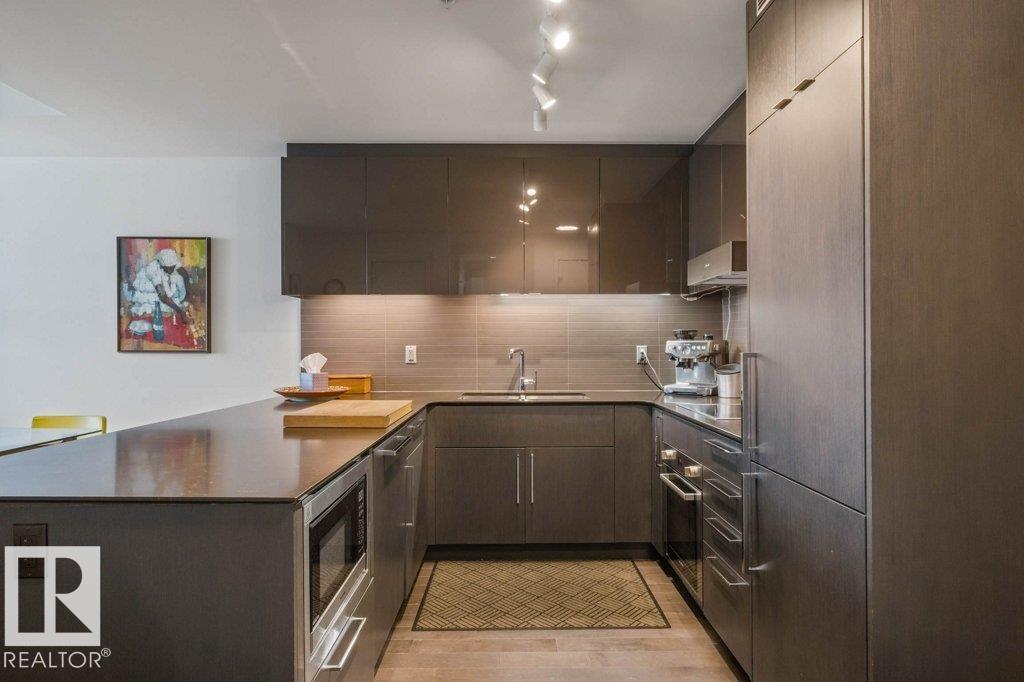 #3606 10360 102 ST NW