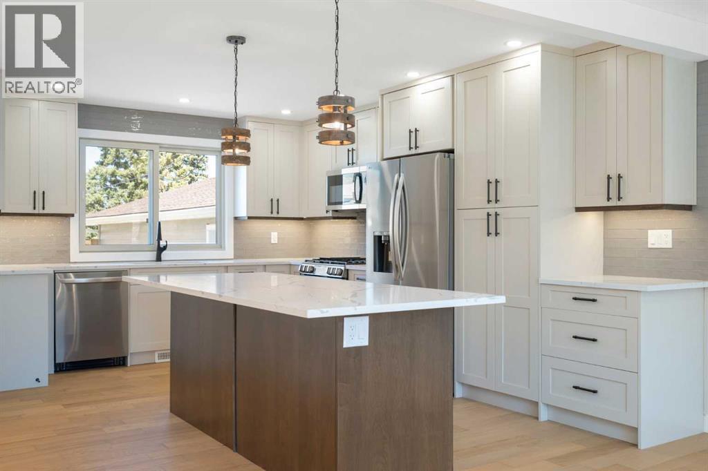 924 Canna Crescent SW