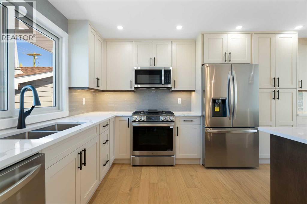 924 Canna Crescent SW