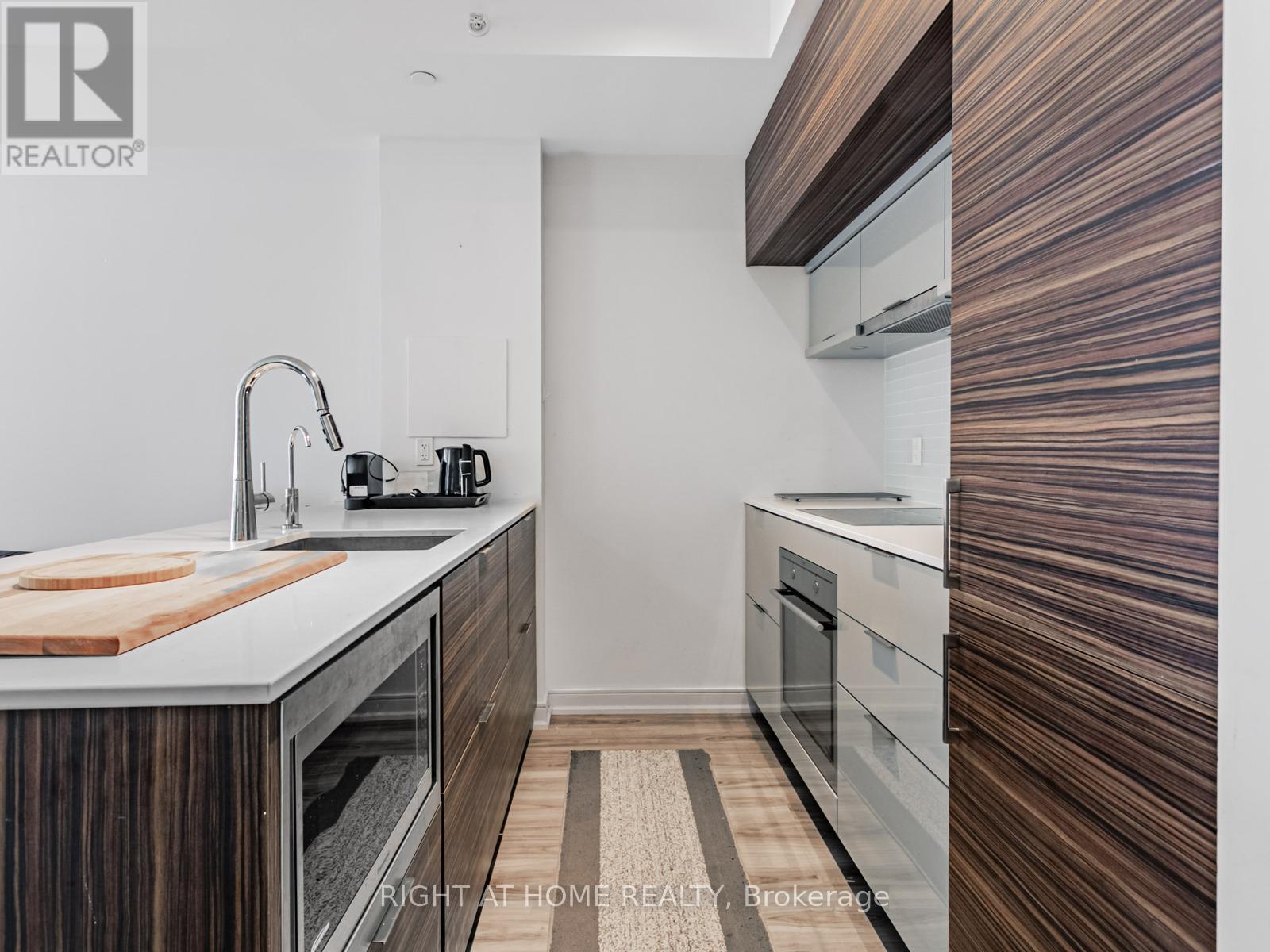 813 - 88 SCOTT STREET