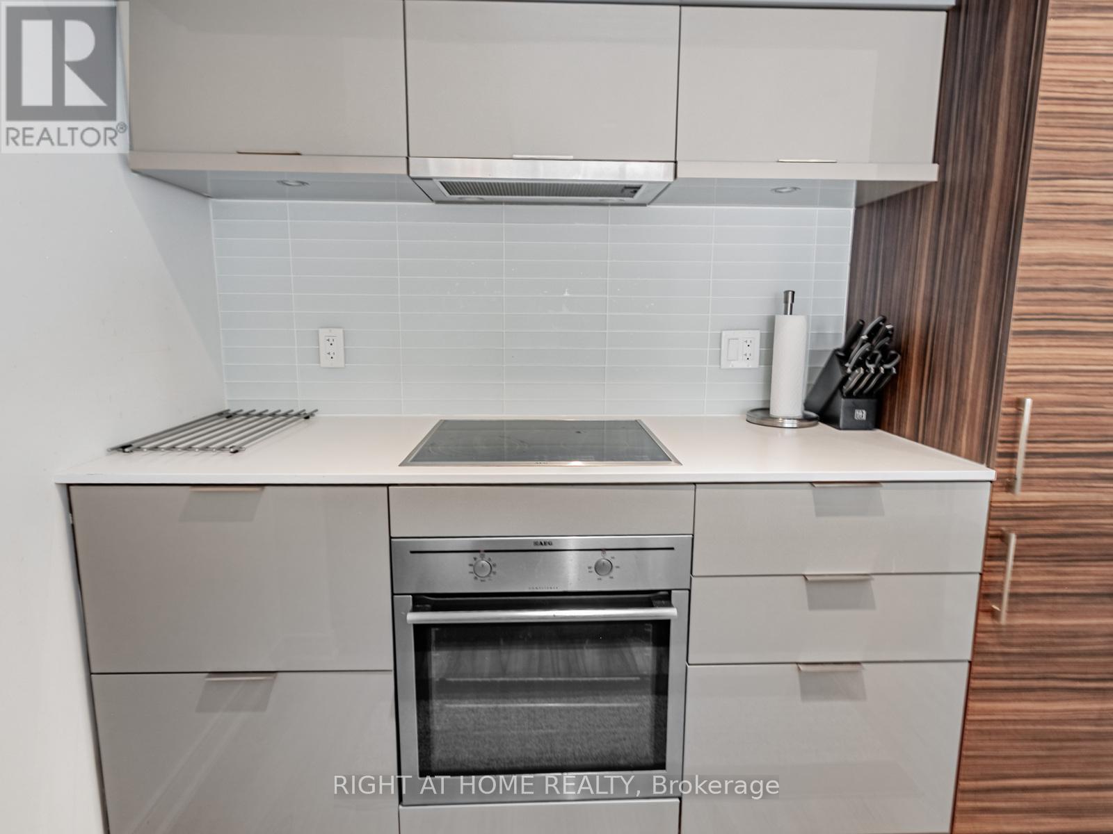 813 - 88 SCOTT STREET