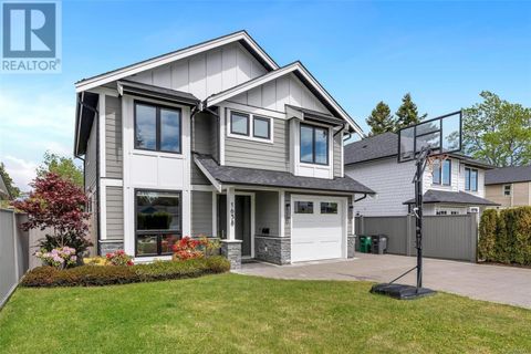 1638 Kenmore Rd Saanich BC V8N4M8