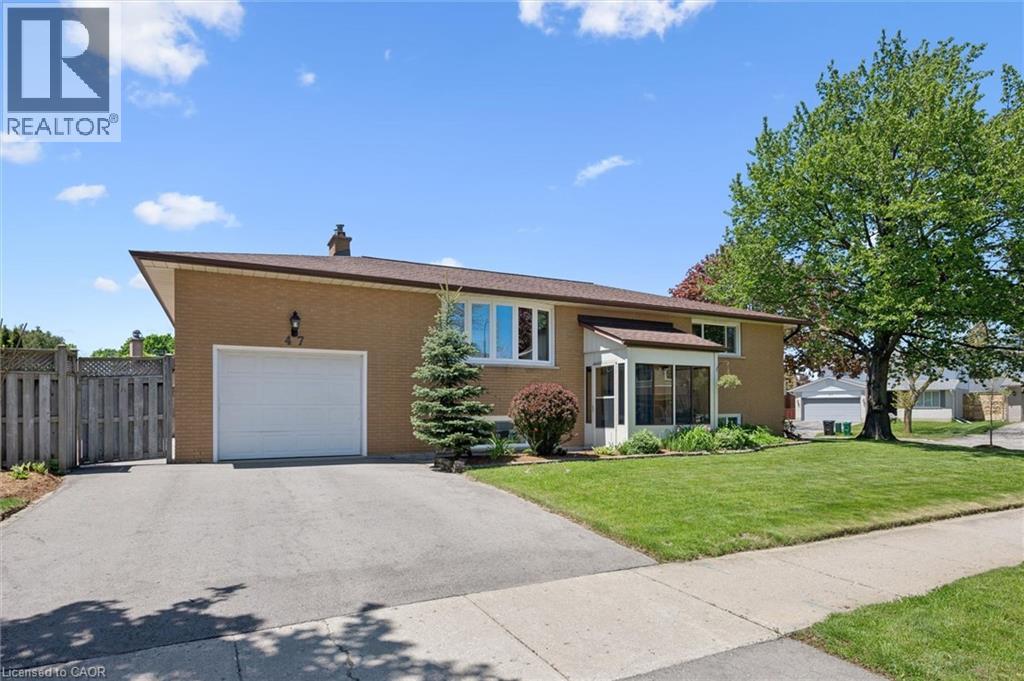 47 OAKHURST Crescent