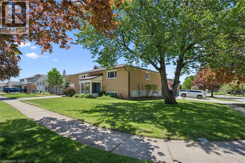 47 OAKHURST Crescent