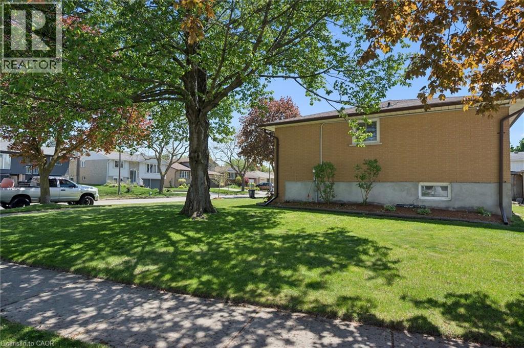 47 OAKHURST Crescent