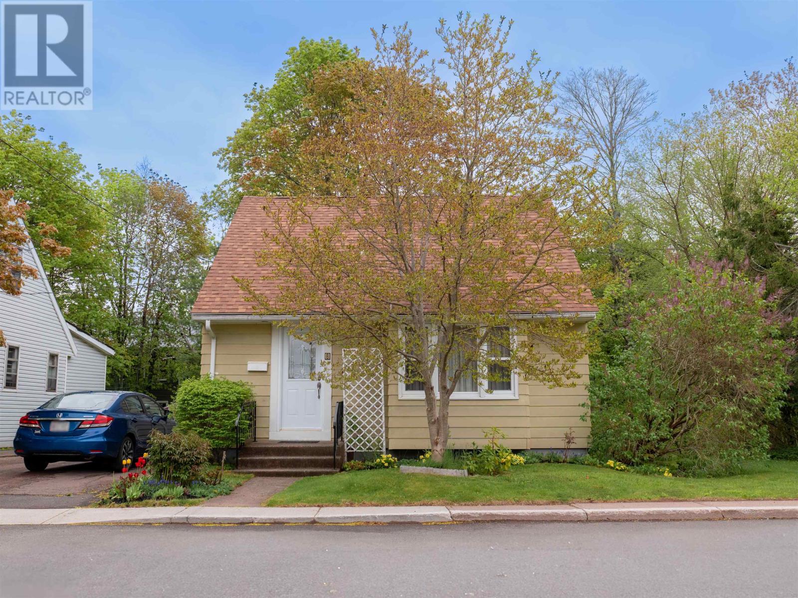 Photo 1 of 18 — 8 Alexander Drive, Charlottetown, PE C1A4Z7