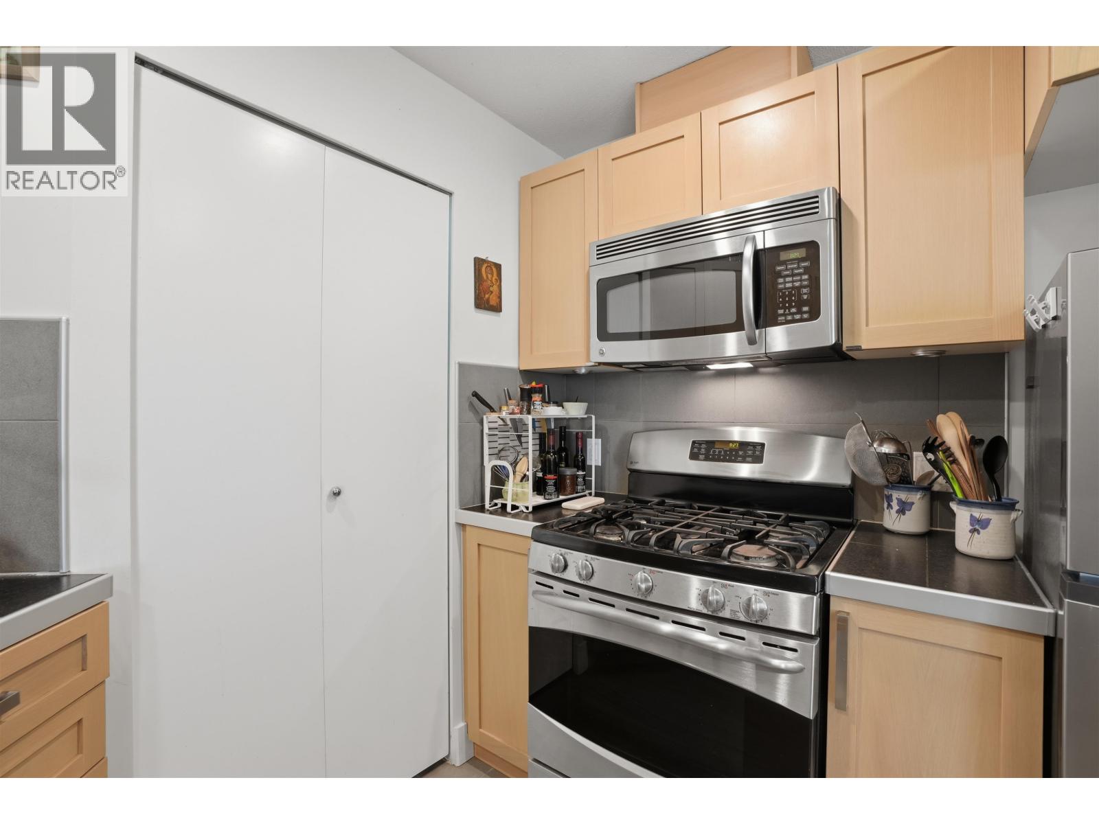 303 5779 BIRNEY AVENUE