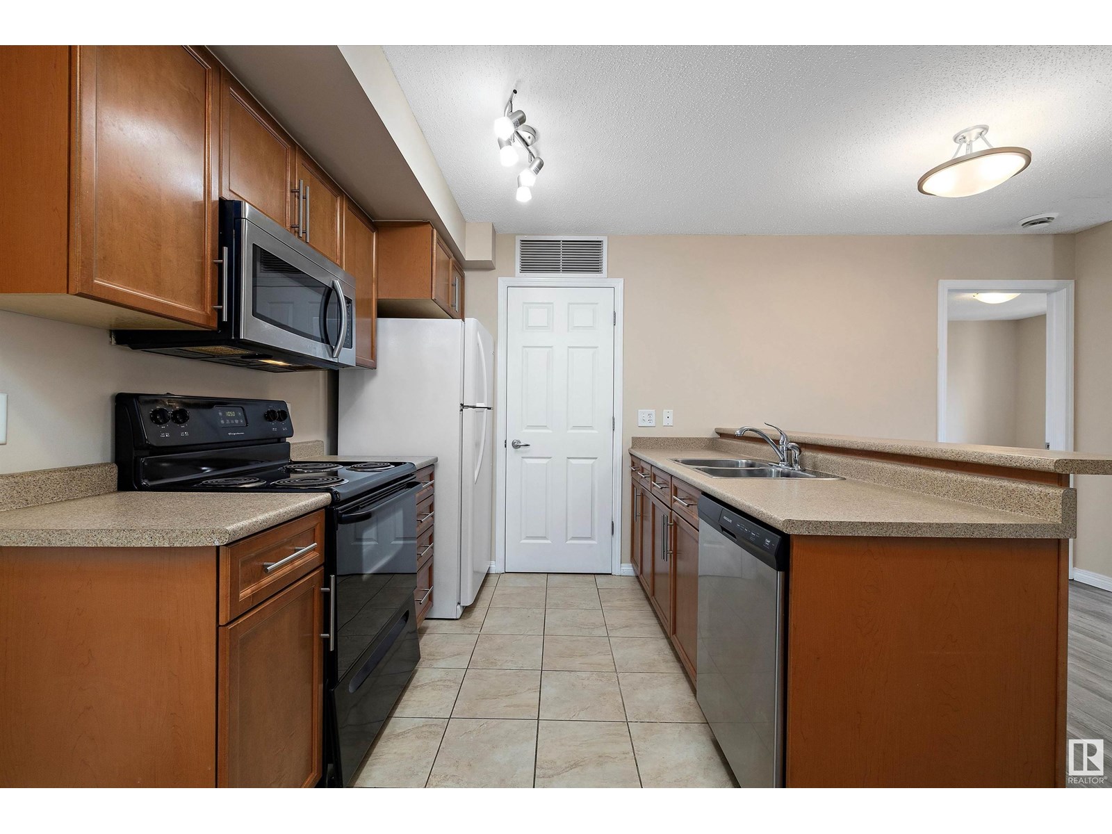 #303 6925 199 ST NW