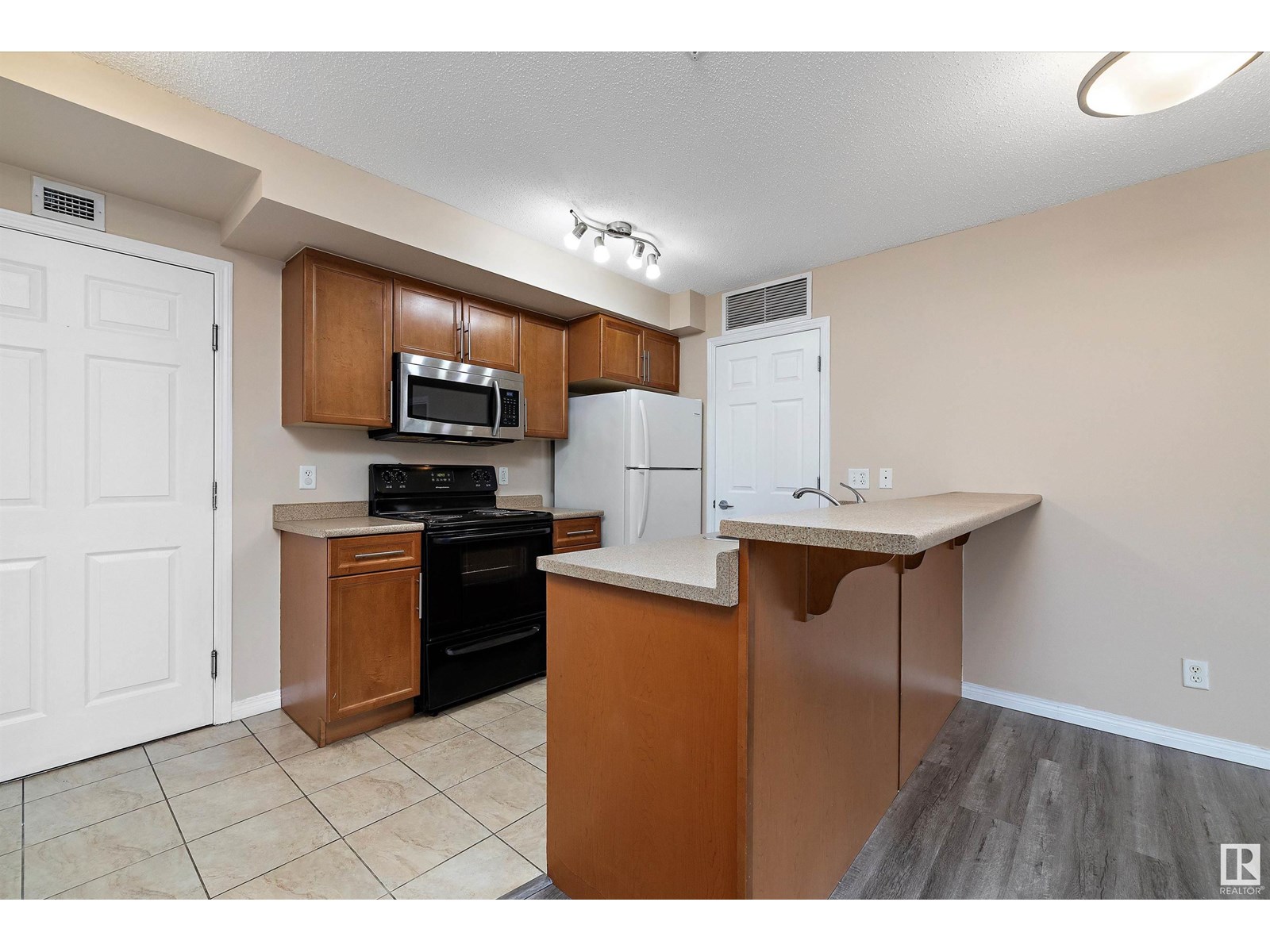 #303 6925 199 ST NW