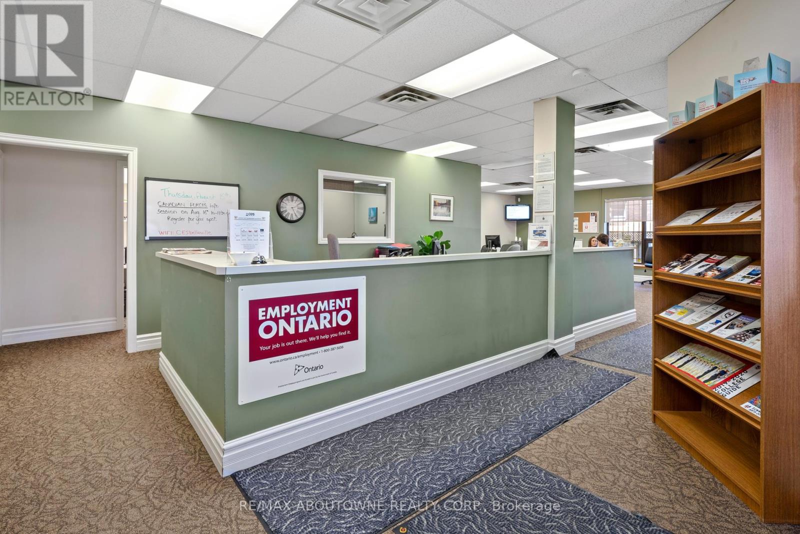 54 DUNDAS STREET E