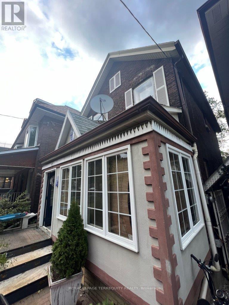 Photo 1 of 11 — 331 Gladstone, Toronto, ON M6J3L8
