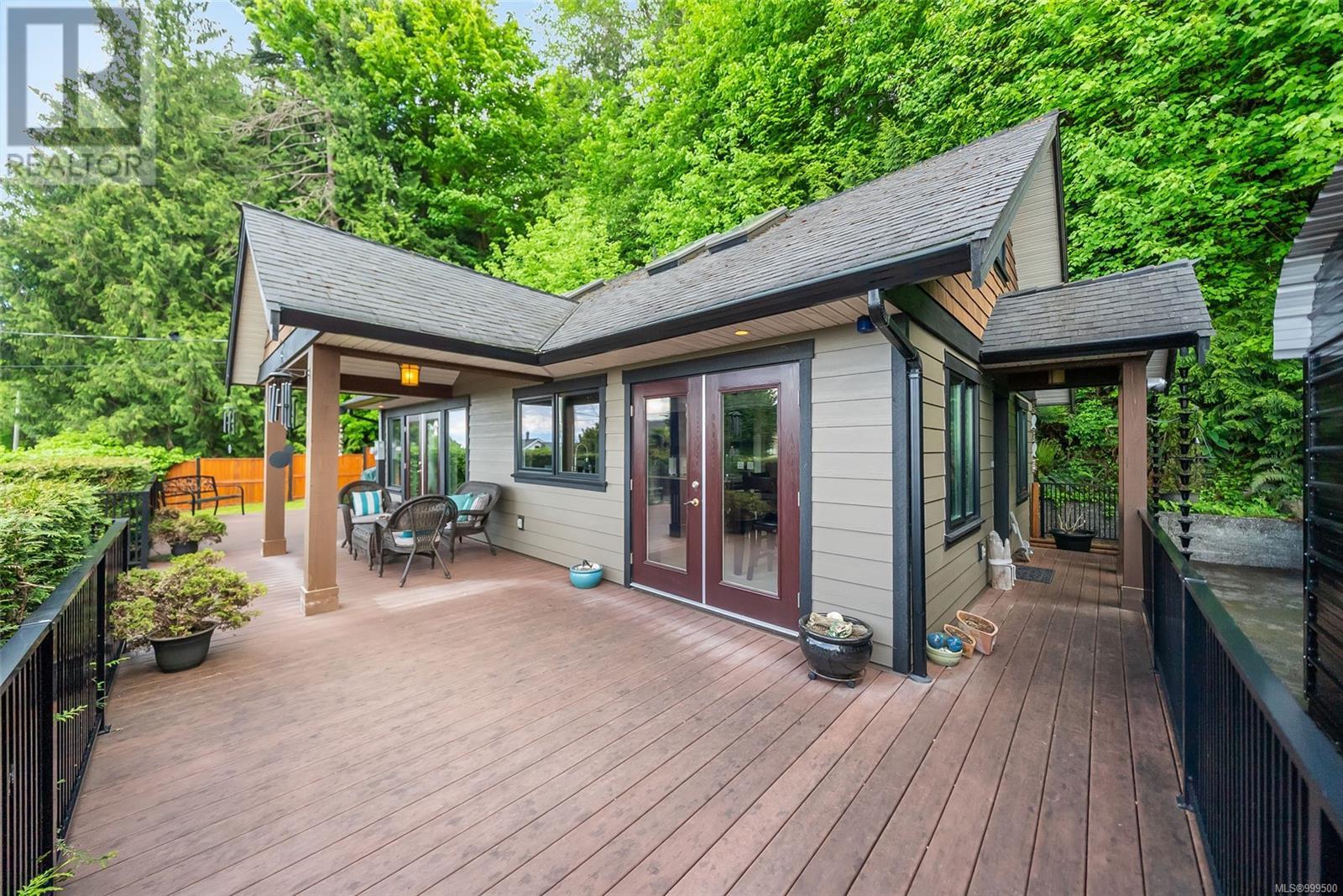 3008 Island Hwy W