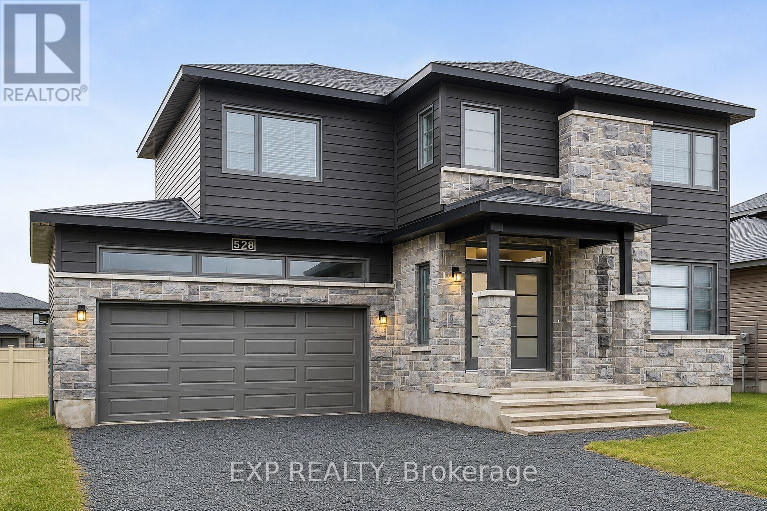Photo 1 of 25 — 528 LUCENT STREET, Russell, ON K4R0G3