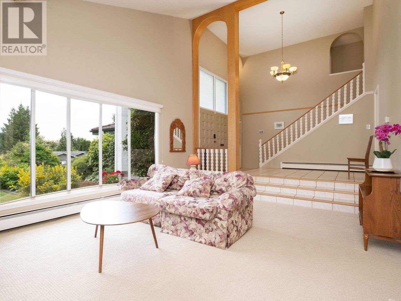 375 FAIRWAY DRIVE