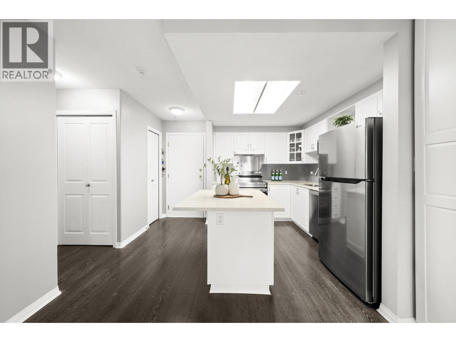 202 1650 GRANT AVENUE