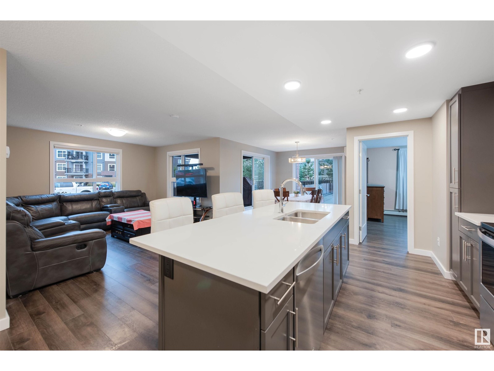 #121 5504 Schonsee DR NW
