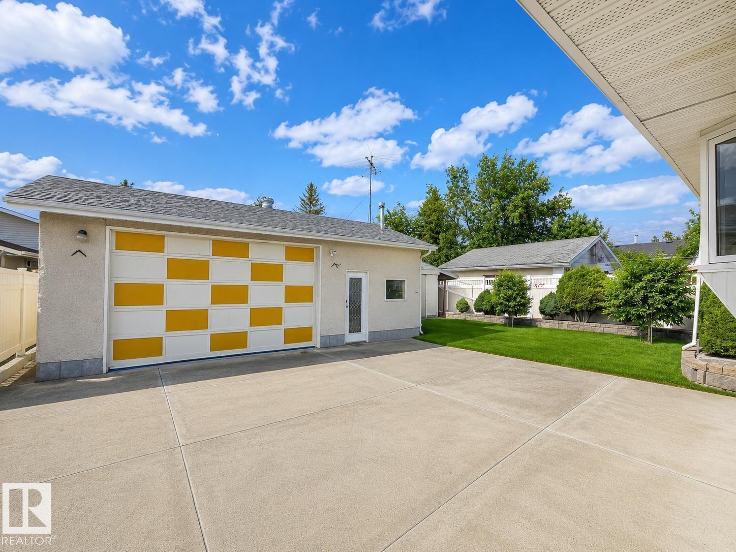7612 40 AV NW