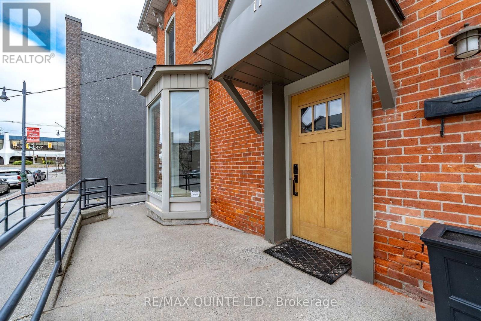 11 VICTORIA AVENUE