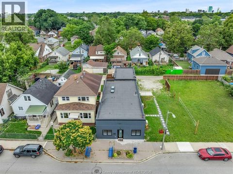 1151 DROUILLARD Windsor ON N8Y2R2