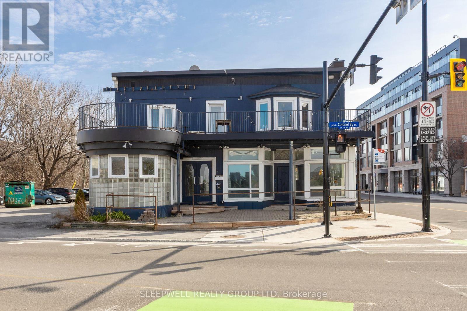 Photo 1 of 18 — 221 ECHO DRIVE, Ottawa, ON K1S1N1