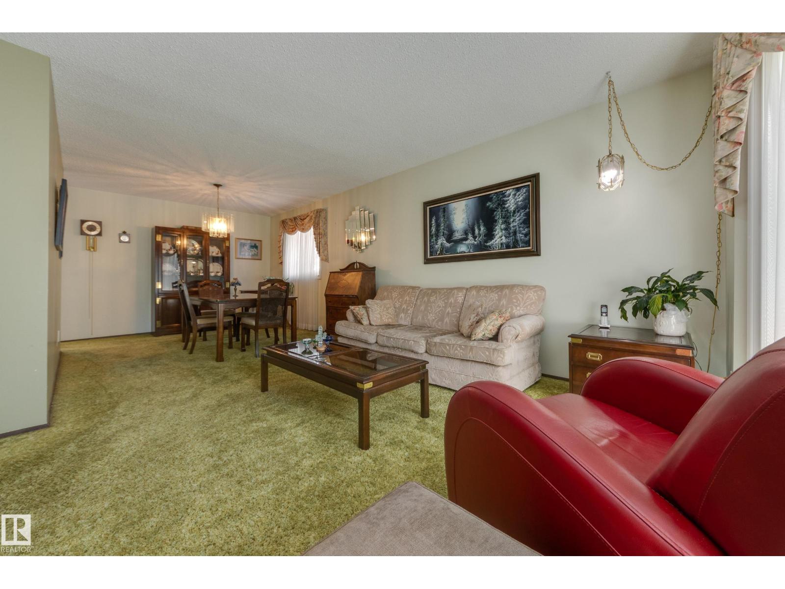 18508 92 AV NW