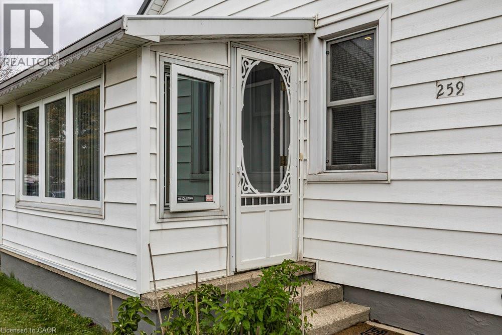 259 METCALFE Street N