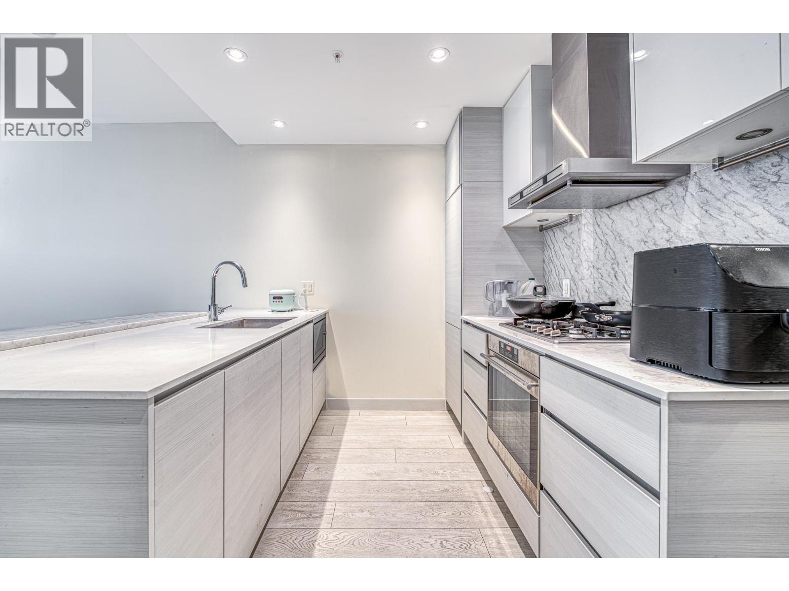 1711 6098 STATION STREET