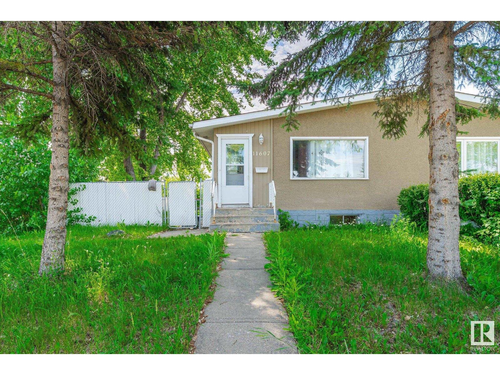 11607 137 AV NW