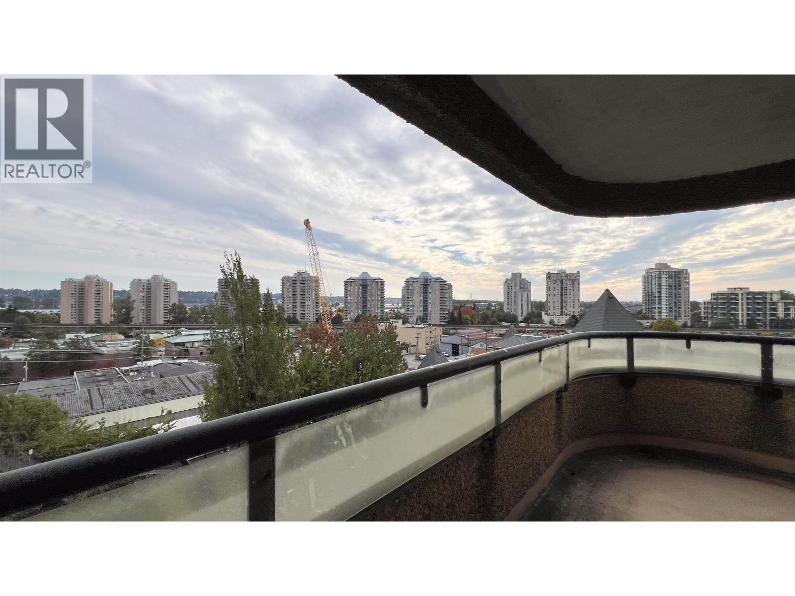 207 1026 QUEENS AVENUE