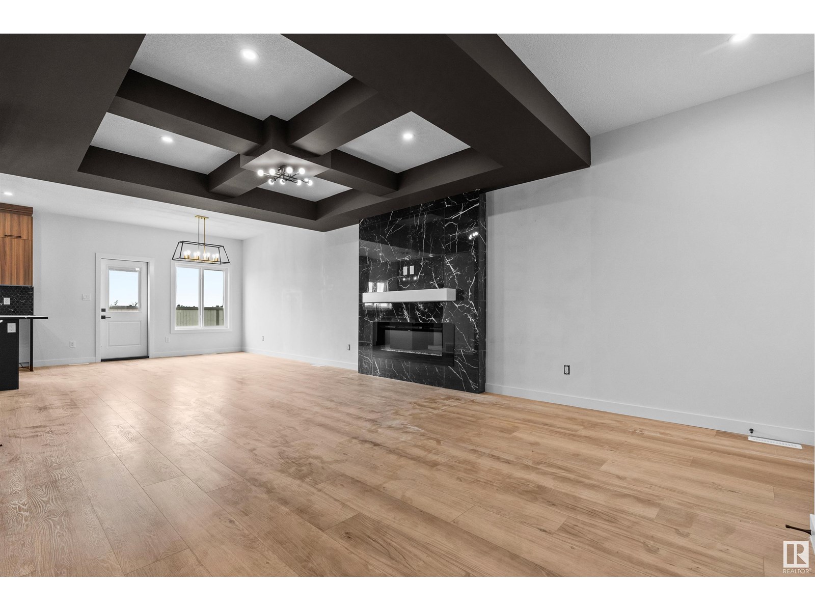 9592 86 ST