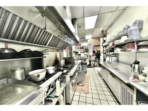 141 10090 152 STREET Surrey BC V3R8X8