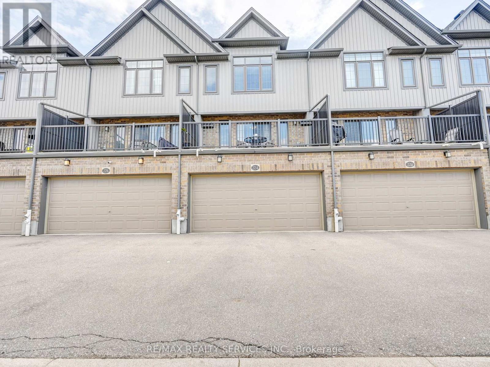 8 - 224 THOMAS SLEE DRIVE