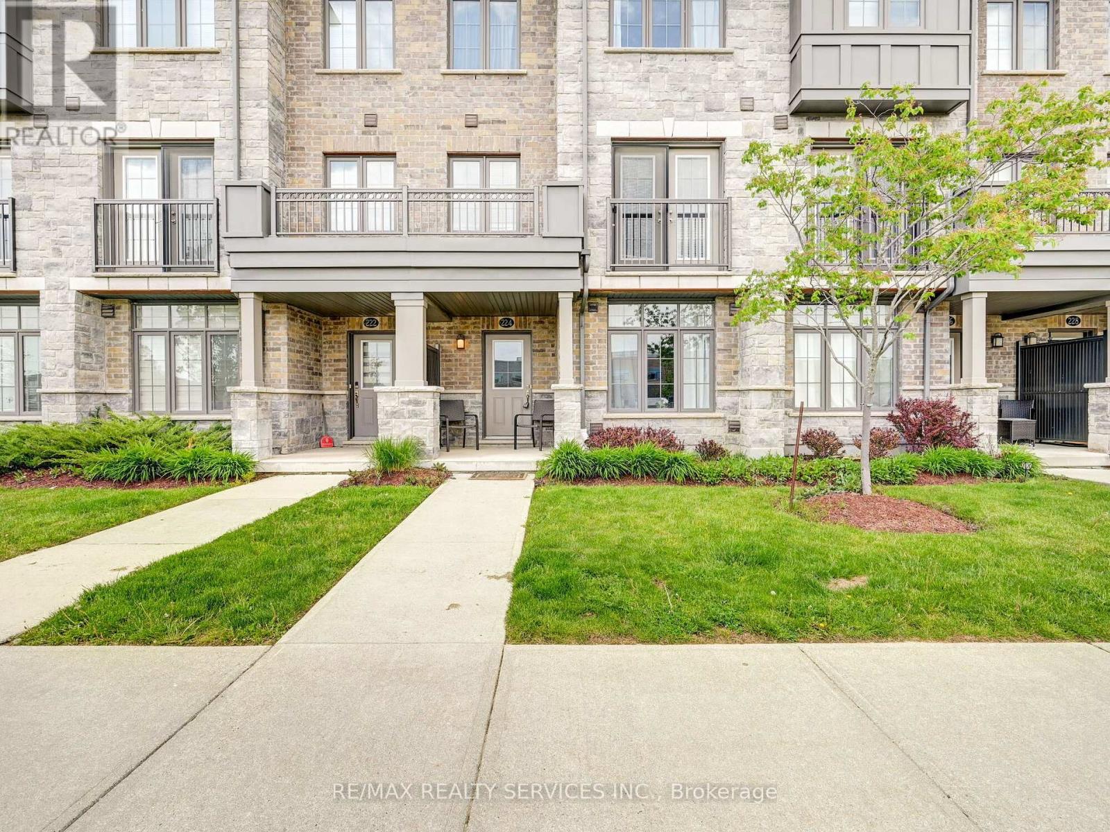 8 - 224 THOMAS SLEE DRIVE