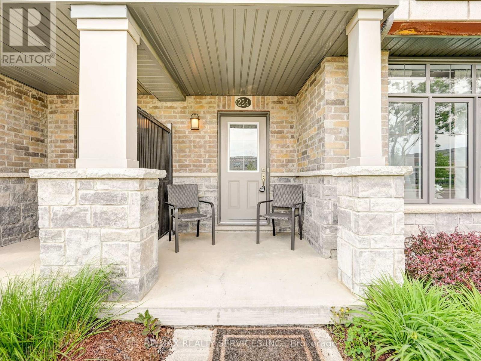 8 - 224 THOMAS SLEE DRIVE