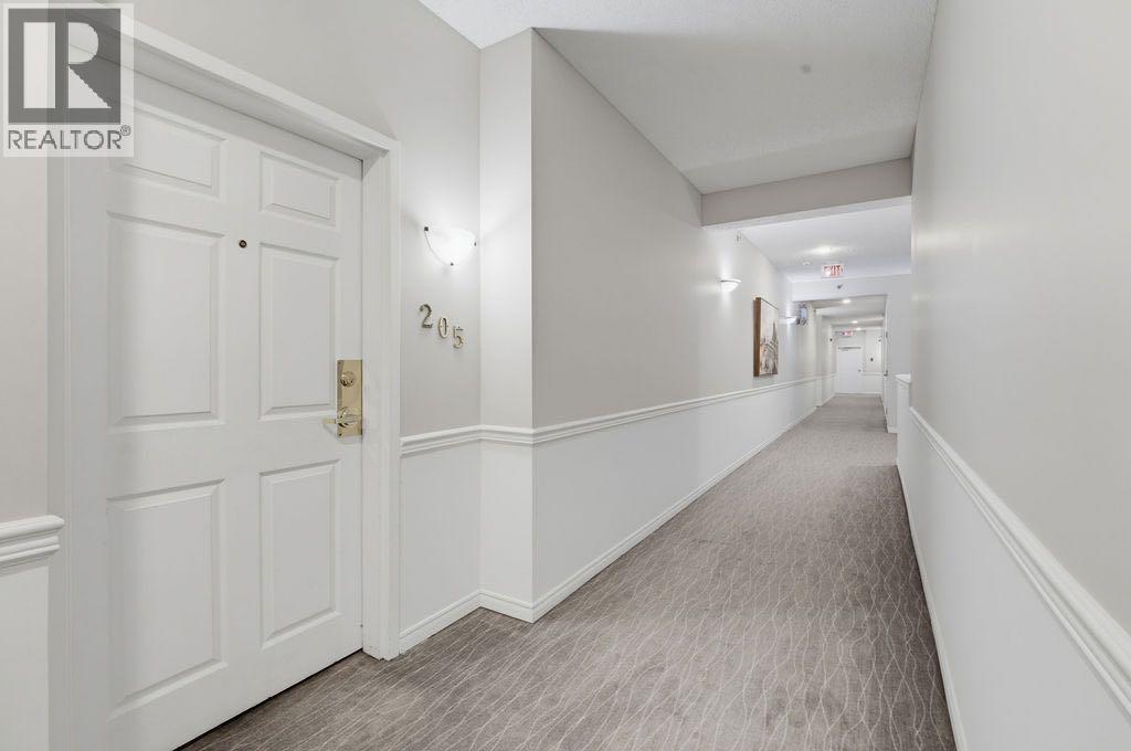 205, 4835 Dalhousie Drive NW