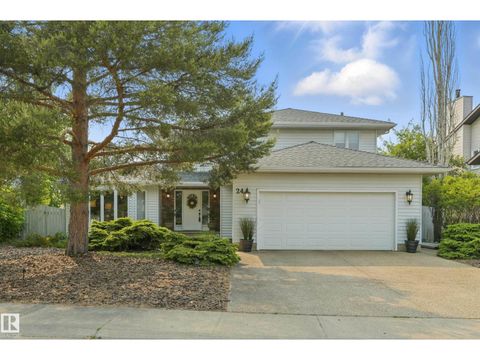 24 BLUE QUILL CR NW Edmonton AB T6J6C2