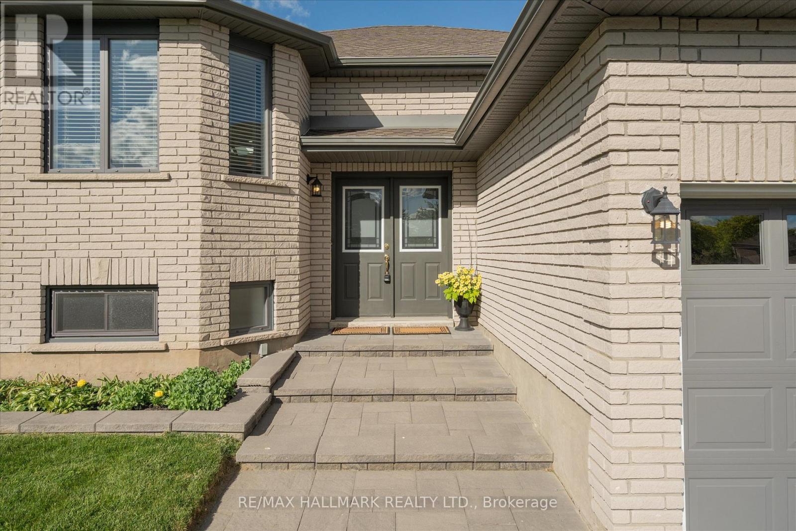 1044 RIDDELL AVENUE