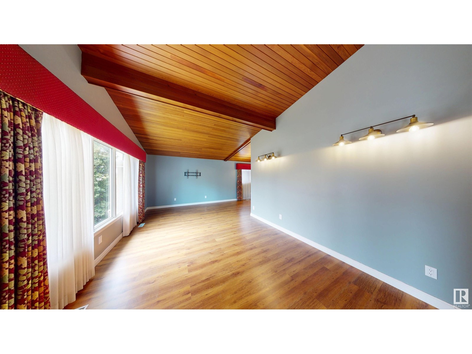 12311 54 ST NW
