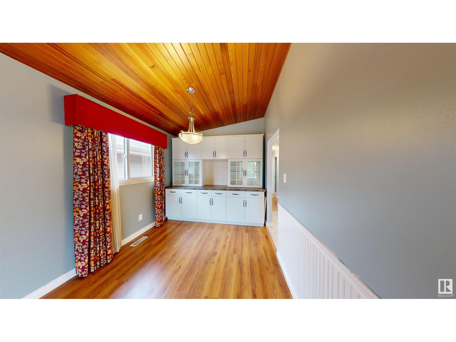12311 54 ST NW