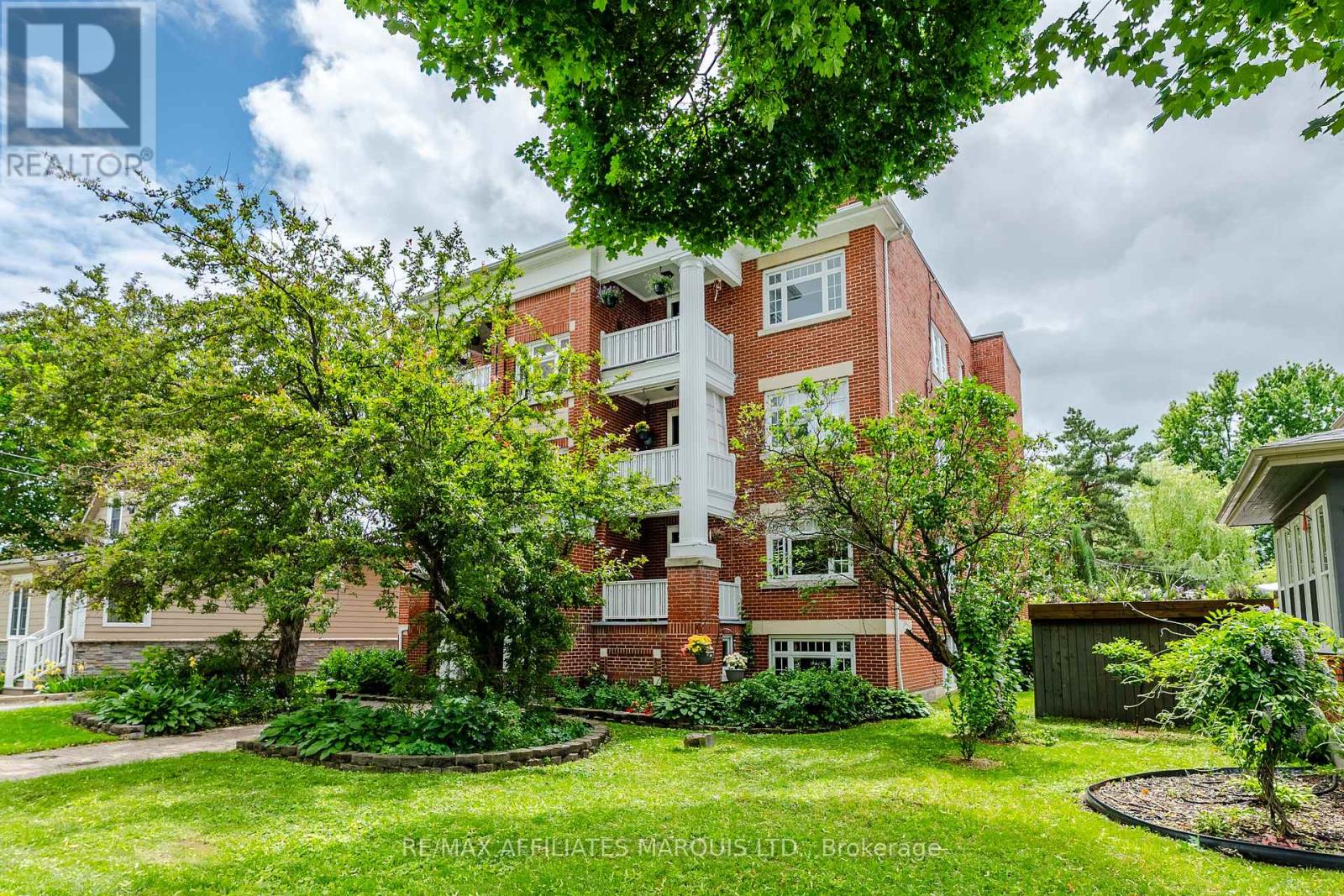 Photo 1 of 36 — 214 SECOND STREET, Cornwall, ON K6J1G7