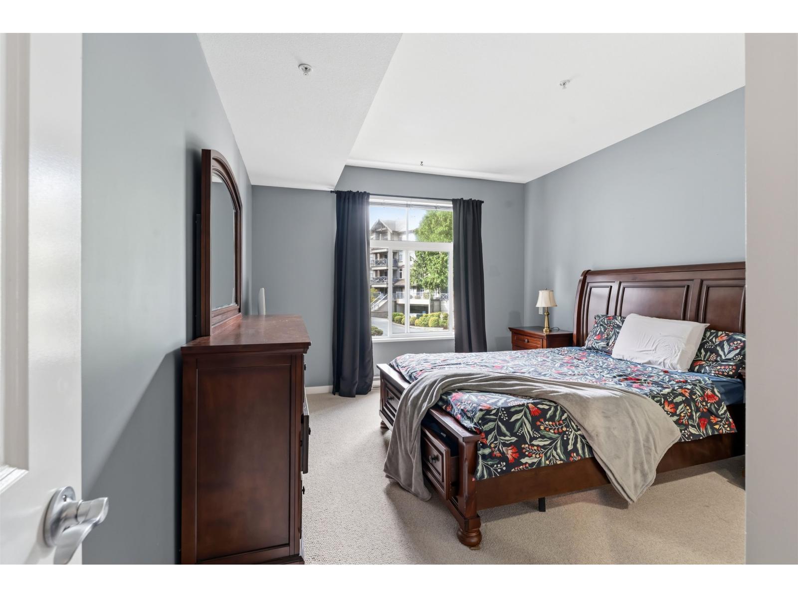 216 33318 E BOURQUIN CRESCENT