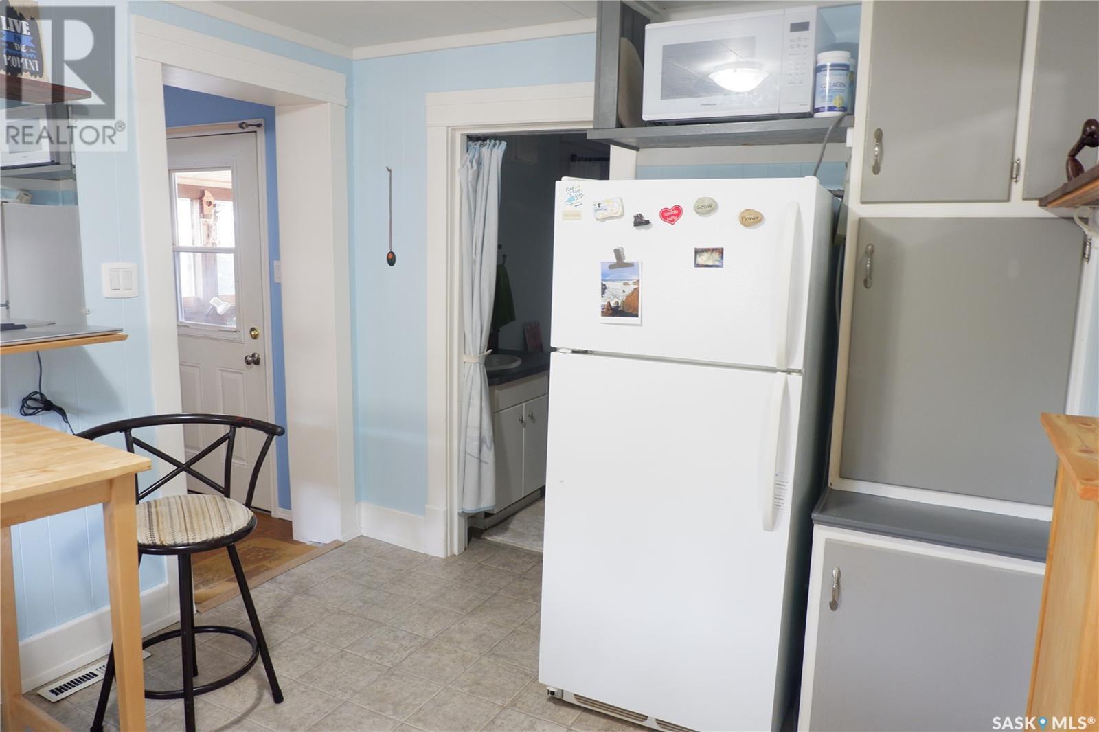 211 2nd AVENUE W