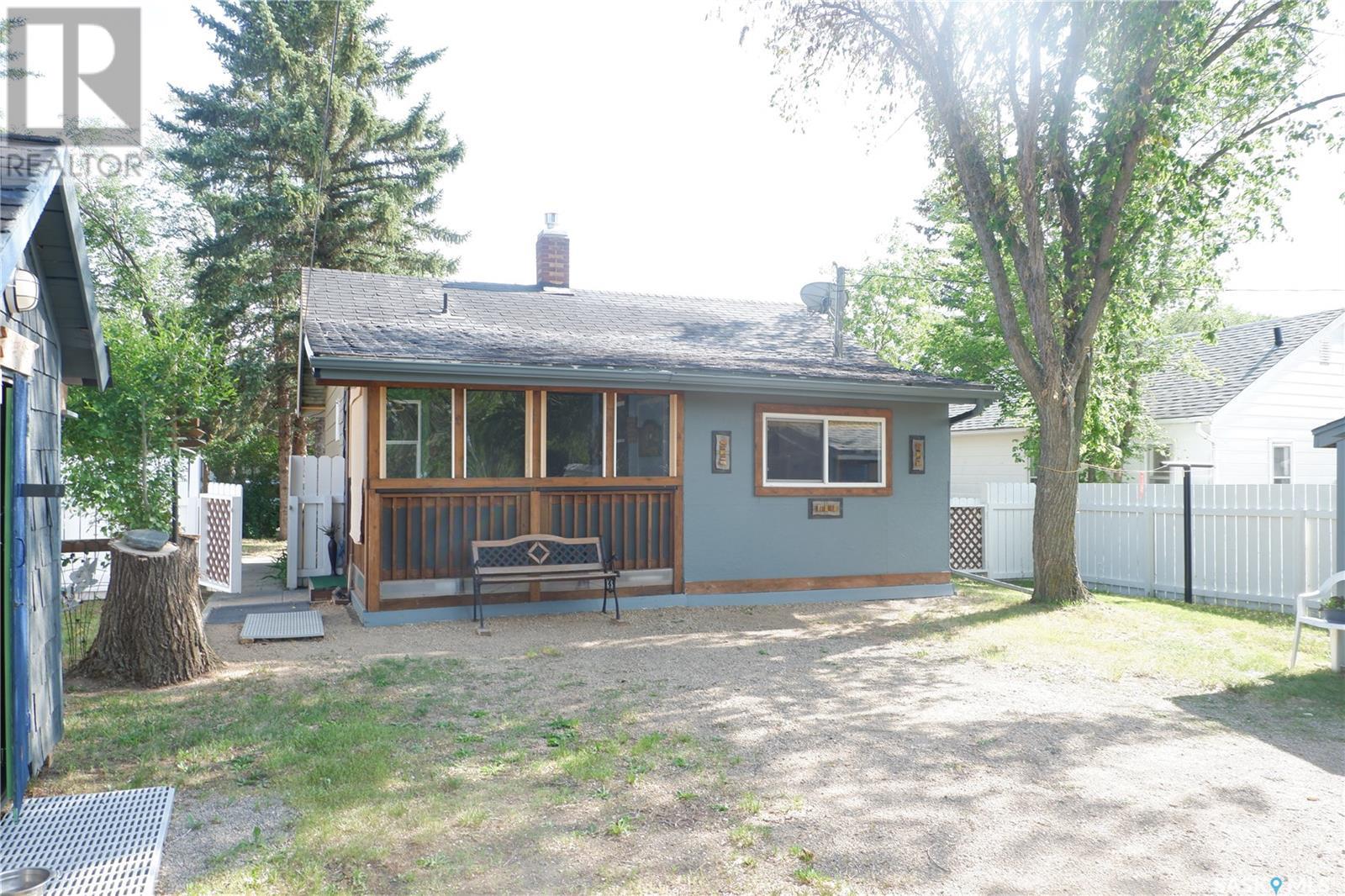 211 2nd AVENUE W