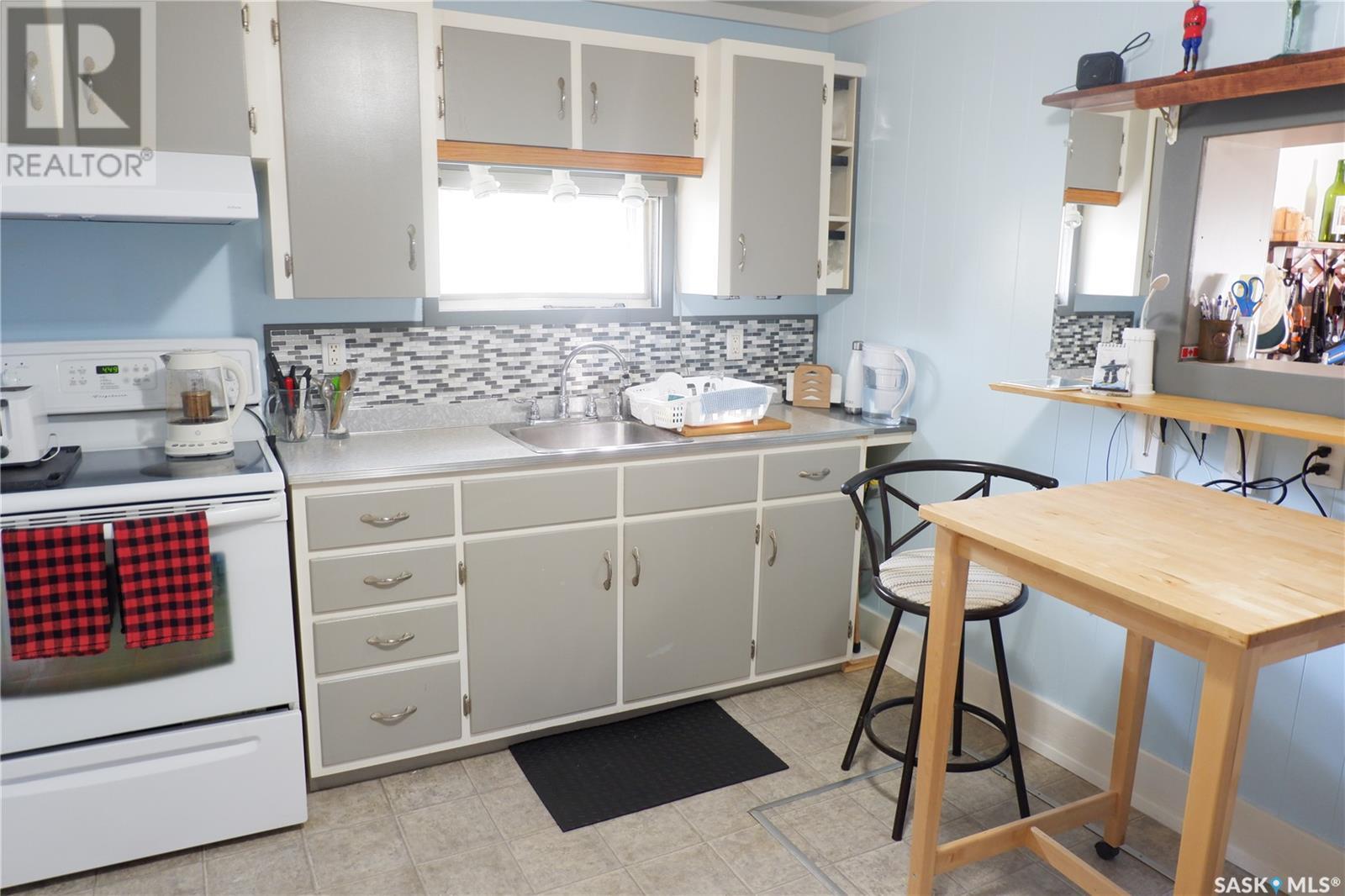 211 2nd AVENUE W