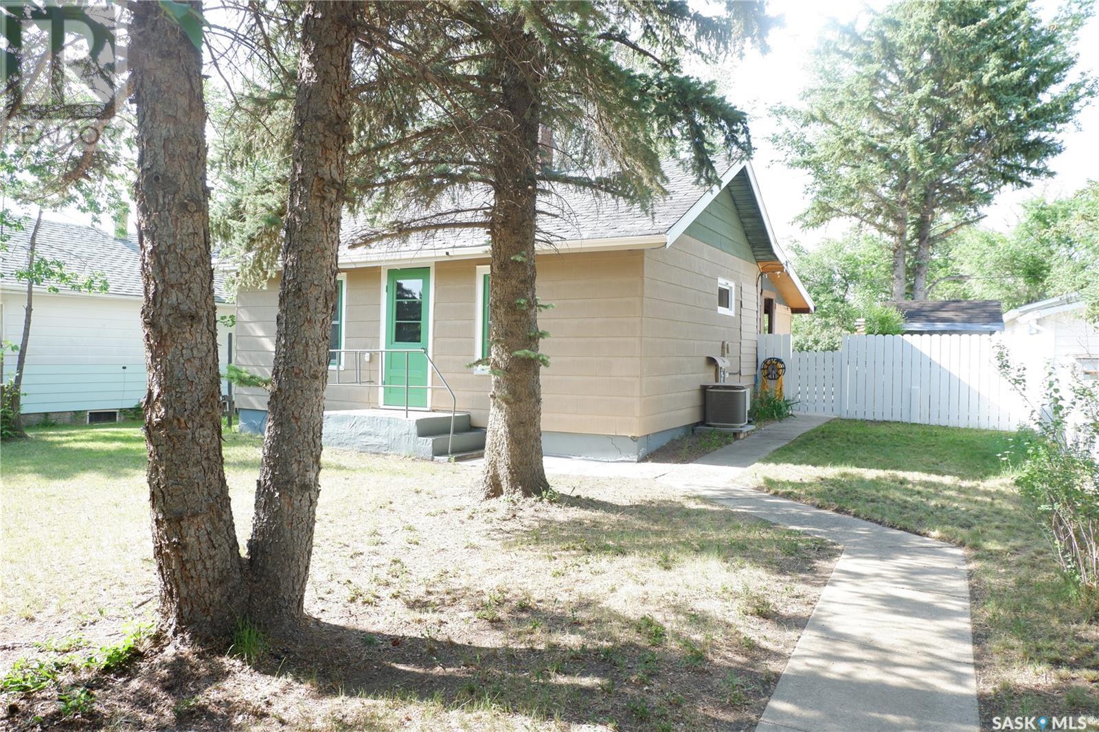 211 2nd AVENUE W