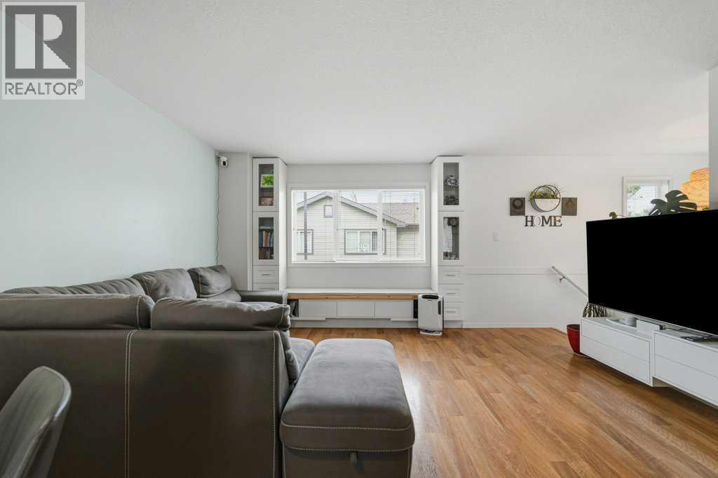 6, 109 Silkstone Road W