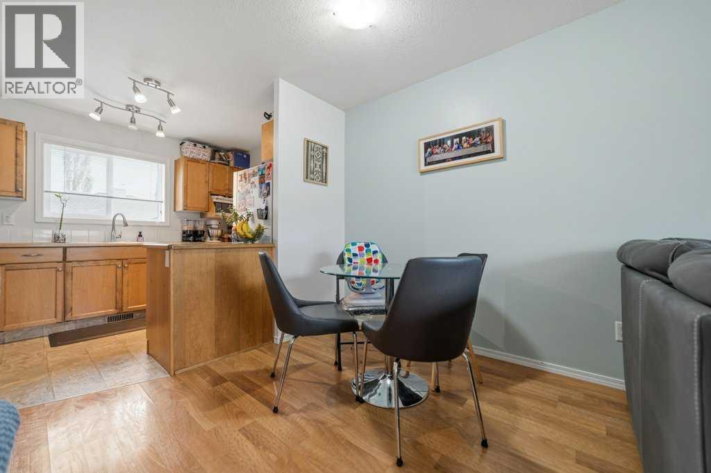 6, 109 Silkstone Road W