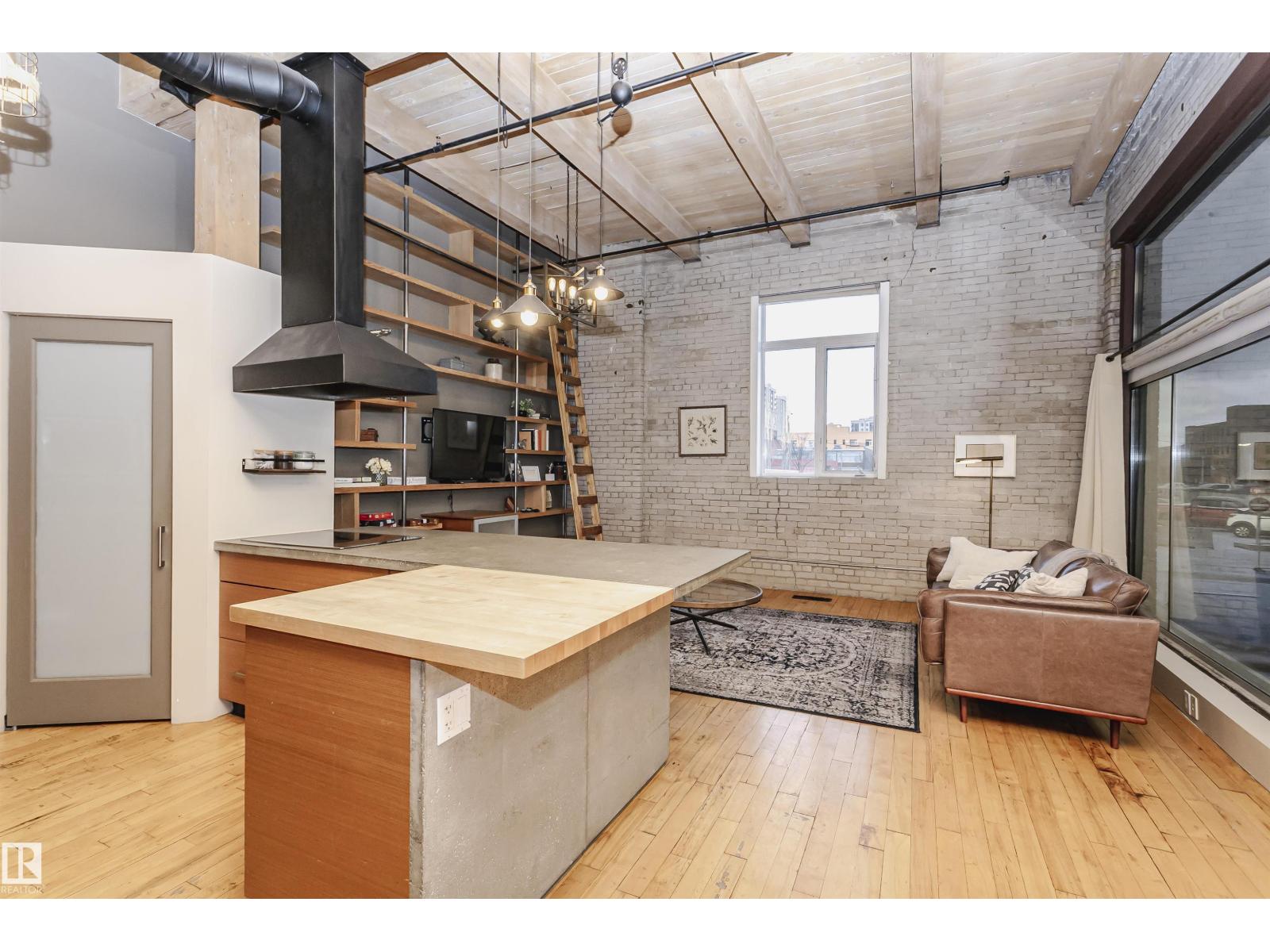 #118 10309 107 ST NW