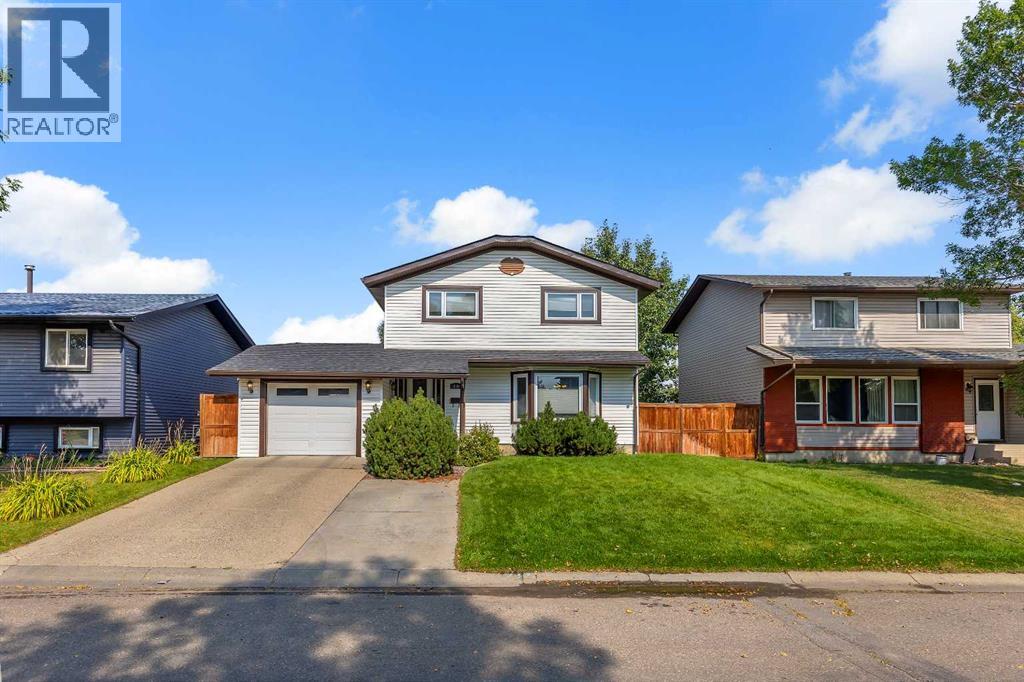 136 castleglen Way NE